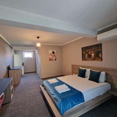 Albert Hotel Roşu 外观 照片