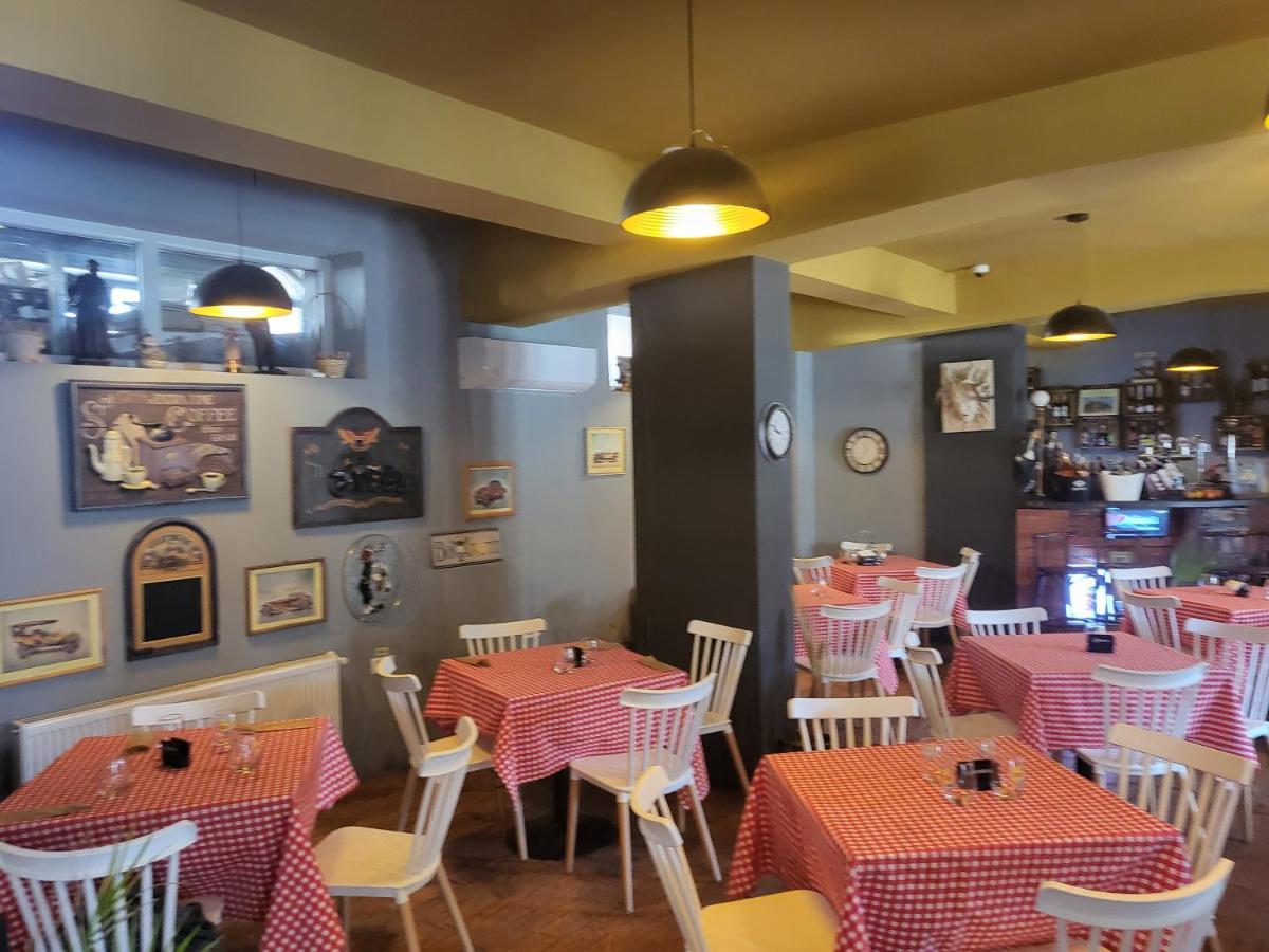 Albert Hotel Roşu 外观 照片