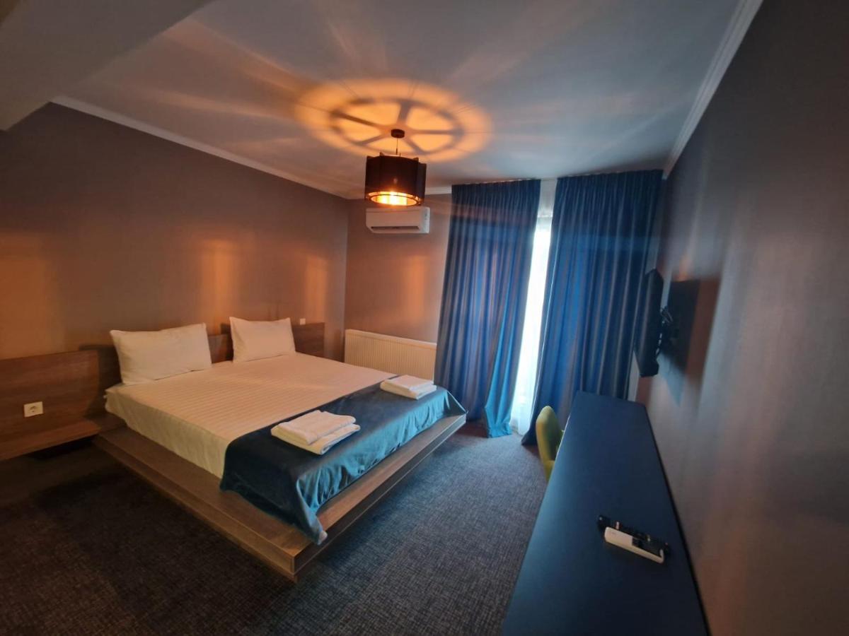 Albert Hotel Roşu 外观 照片