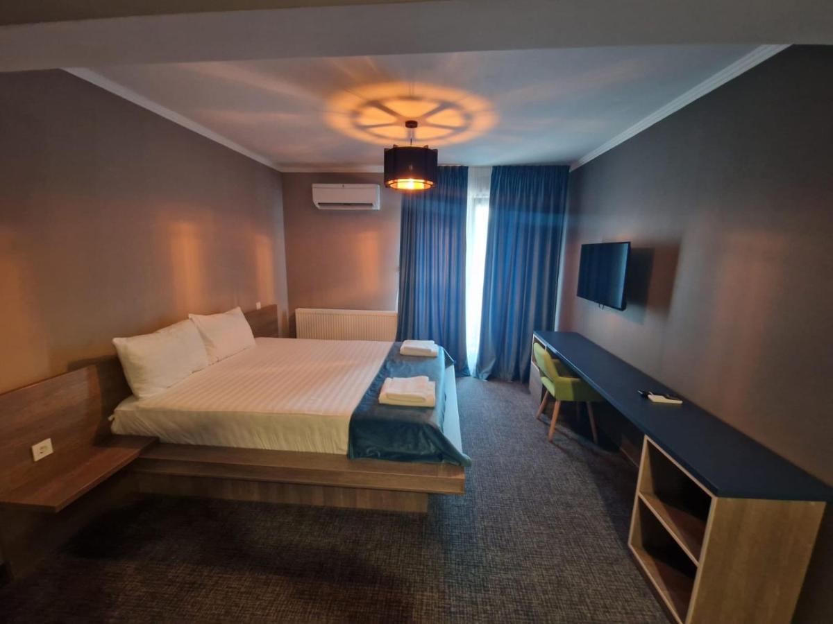Albert Hotel Roşu 外观 照片